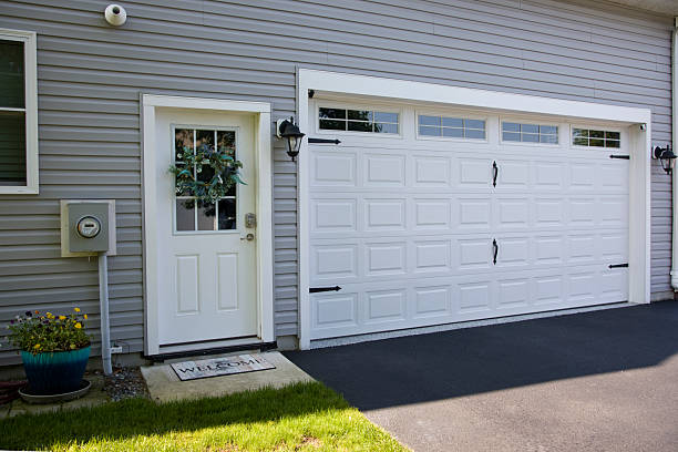 24/7 Emergency Garage Door Panel Replacement experts in Oakland City, IN